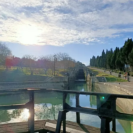 Tres Belle Vue Canal Du Midi